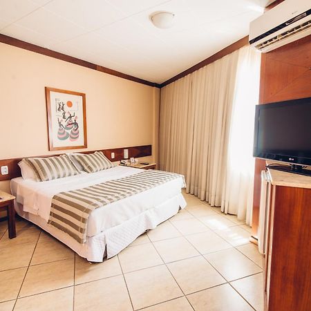 לונדרינה Hotel Crystal מראה חיצוני תמונה