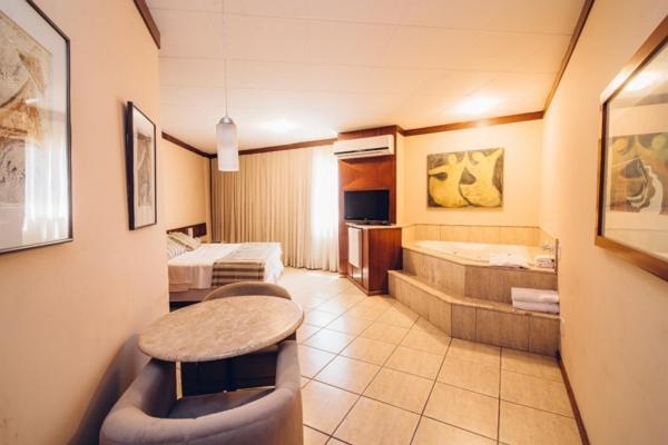 לונדרינה Hotel Crystal מראה חיצוני תמונה